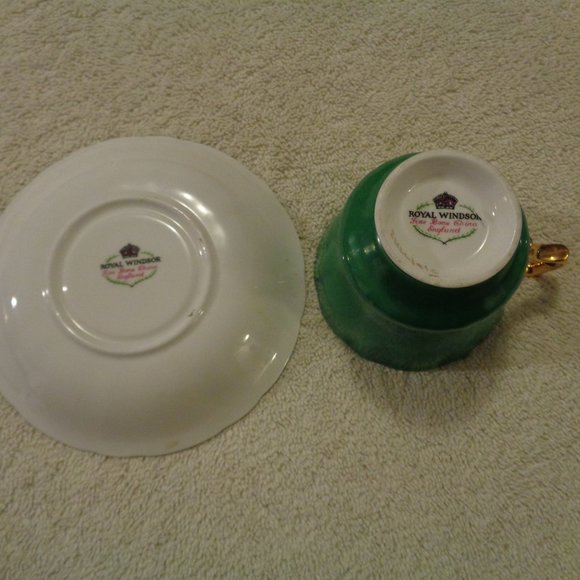 OLD MONEY ROYAL WINSOR FINE BONE CHINA GREEN FLORALS CUP & SAUCER - Picture 12 of 12